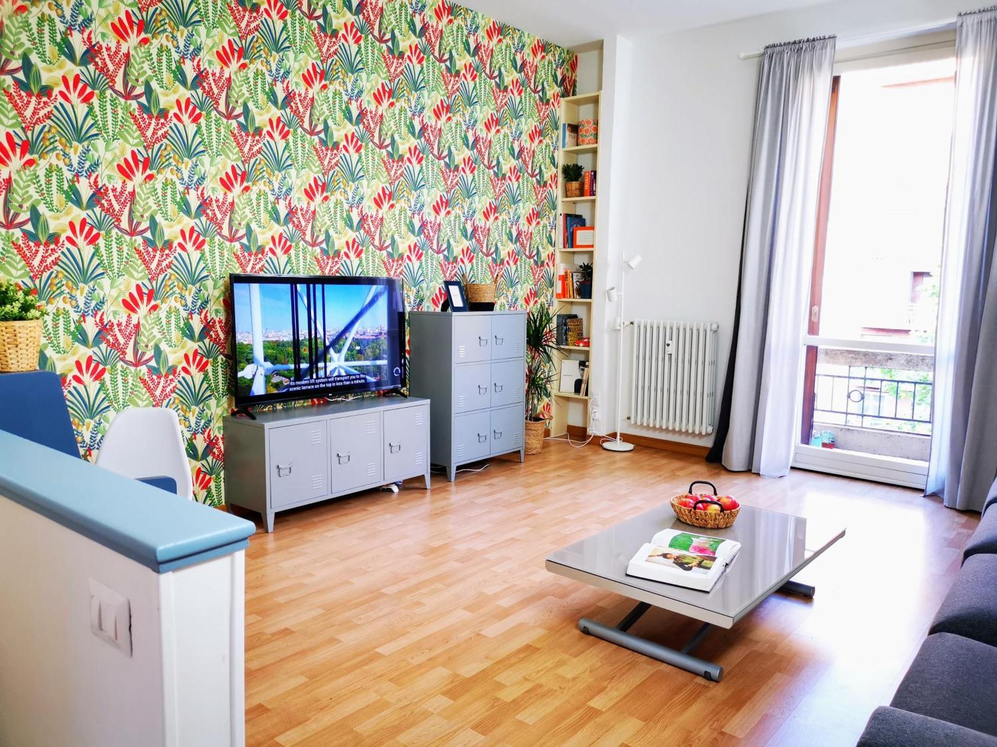 Apartamento Spacious 50 Meters From The Metro Milán