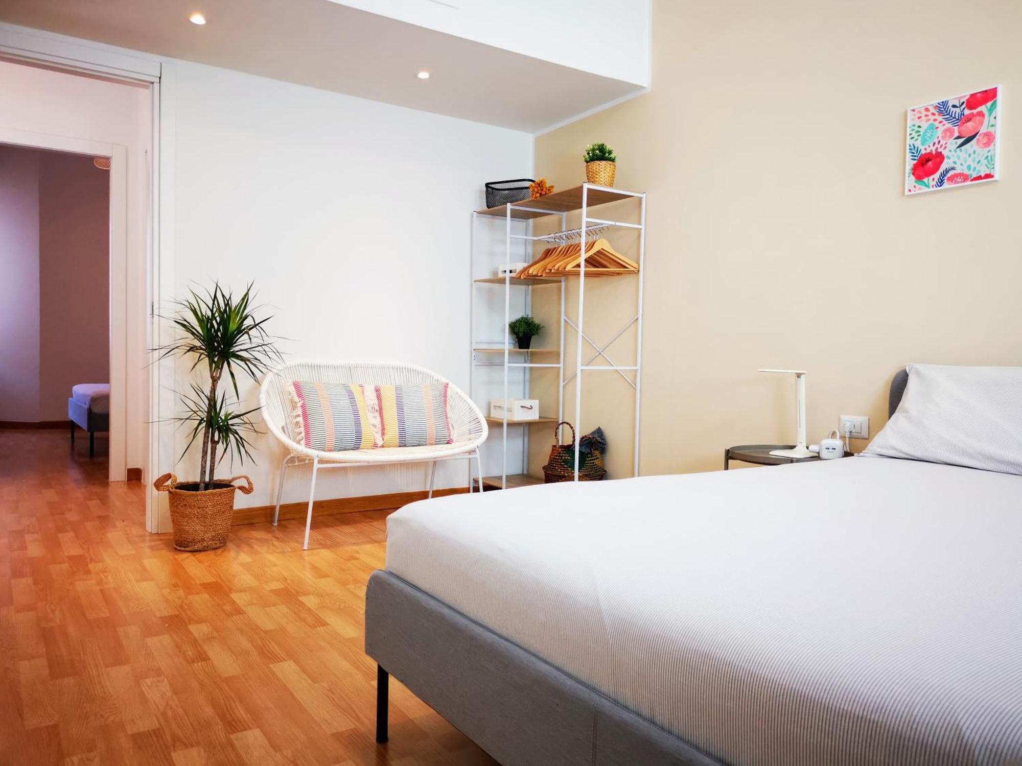 Spacious 50 Meters From The Metro Apartamento